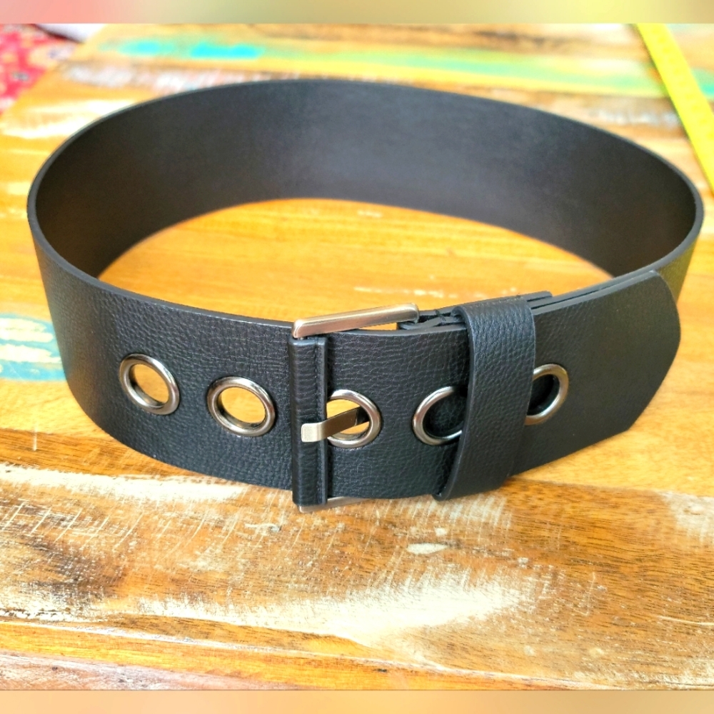 Vera Wang 3" Wide Black Belt